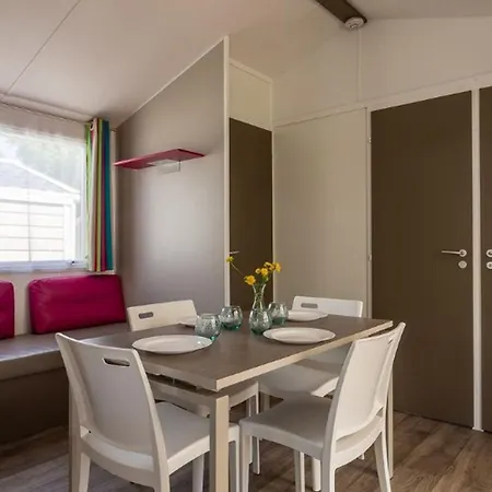 Mobil-home Confortable Avec Terrasse - 2 Pers. - Api-1-52-2120