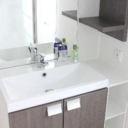Mobil-home Confortable Avec Terrasse - 2 Pers. - Api-1-52-2120 *