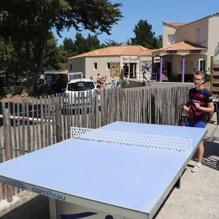 Mobil-home Confortable Avec Terrasse - 2 Pers. - Api-1-52-2120