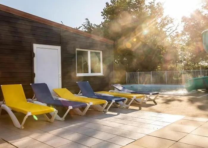 Mobil-home Confortable Avec Terrasse - 2 Pers. - Api-1-52-2120 * Bretignolles-sur-Mer