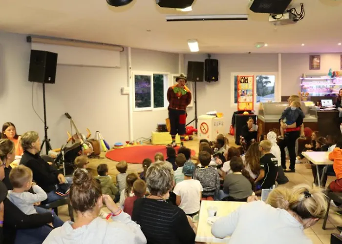 Mobil-home Confortable Avec Terrasse - 2 Pers. - Api-1-52-2120 * Bretignolles-sur-Mer